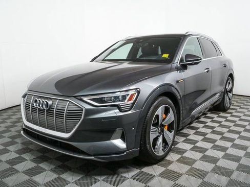 Used 2019 Audi e-tron Prestige w/ Prestige Package image 32