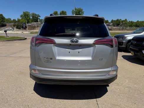 Used 2016 Toyota RAV4 LE FWD image 6