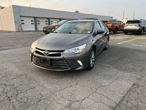 Used 2017 Toyota Camry XLE w/ Convenience Package FWD image 1