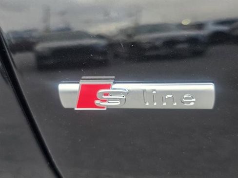 Used 2025 Audi Q8 Prestige w/ Prestige Package image 32