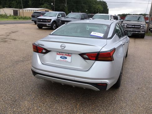Used 2025 Nissan Altima 2.5 SV FWD image 10
