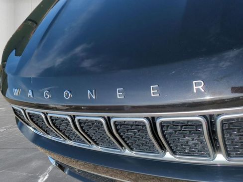 Used 2022 Jeep Wagoneer Series III w/ Premium Group I AWD/4WD image 10