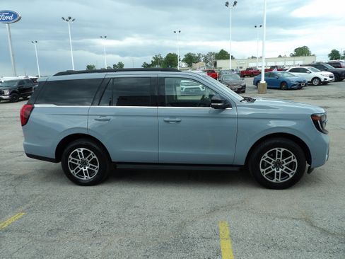 Used 2025 Ford Expedition Active AWD/4WD image 5