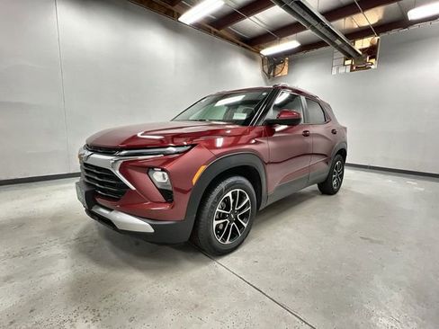 Certified 2025 Chevrolet TrailBlazer LT AWD/4WD image 1