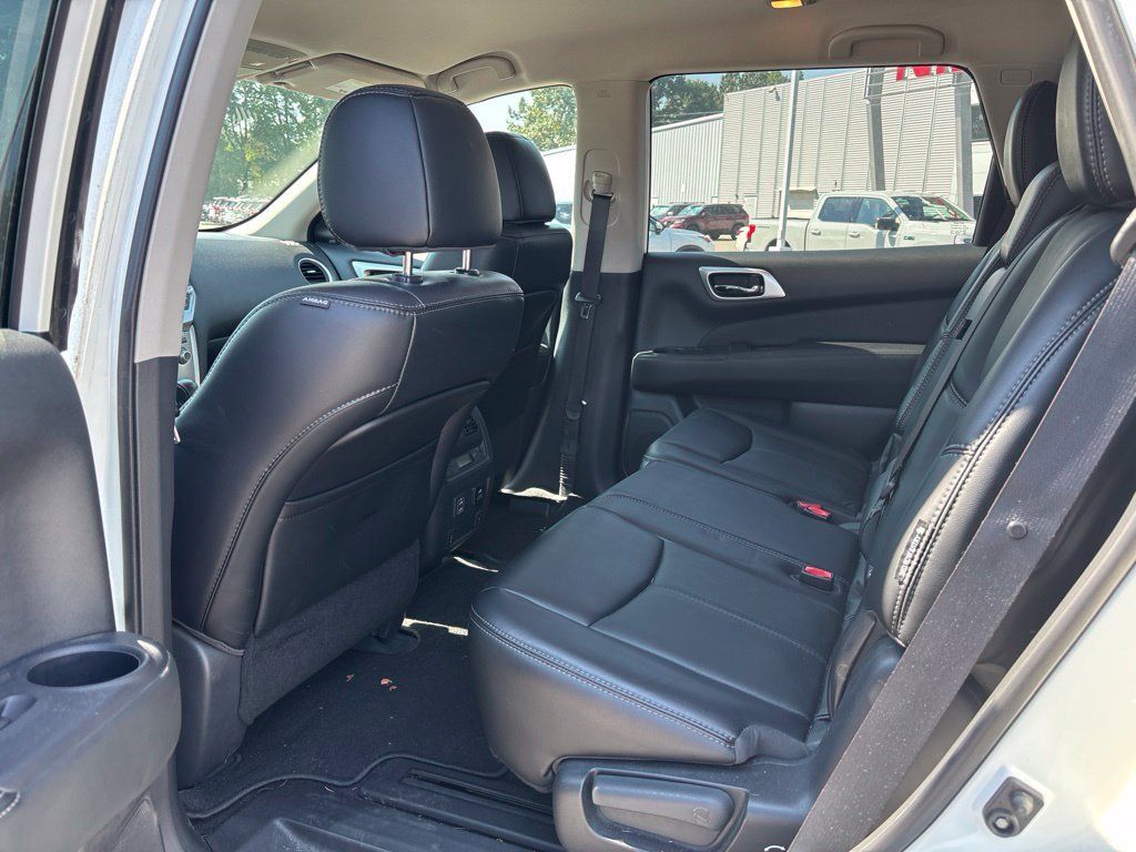 Used 2018 Nissan Pathfinder SL AWD/4WD image 7