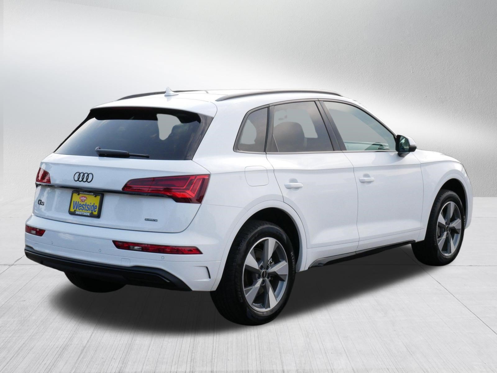 Used 2025 Audi Q5 2.0T Premium w/ Convenience Plus Package AWD/4WD image 7