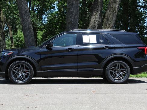 Used 2025 Ford Explorer ST AWD/4WD image 5