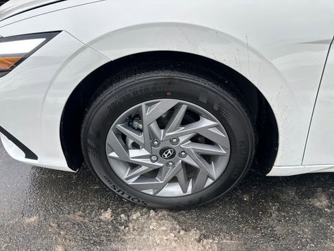 Certified 2025 Hyundai Elantra Blue image 24