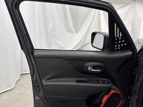 Used 2021 Jeep Renegade Trailhawk AWD/4WD image 12