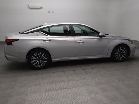 Used 2023 Nissan Altima 2.5 SV FWD image 10