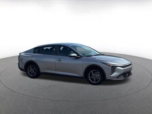 Used 2025 Kia K4 FWD image 2