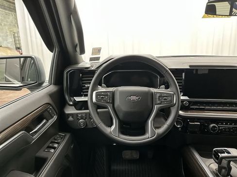 Used 2025 Chevrolet Silverado 1500 RST AWD/4WD image 15