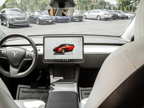 Used 2024 Tesla Model Y Long Range AWD/4WD image 7
