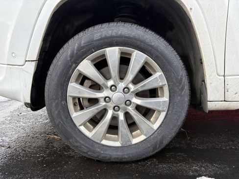 Used 2018 Jeep Cherokee Overland w/ Technology Group image 12