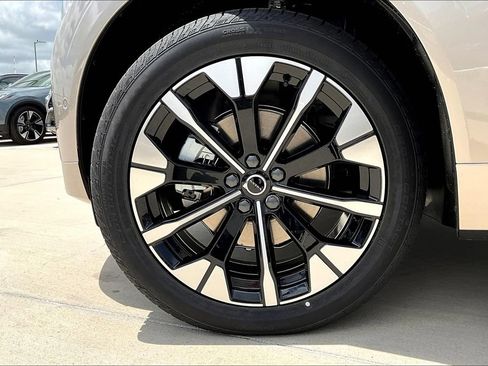 New 2026 Volvo XC60 B5 Plus w/ Protection Package Premier image 25