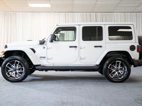 Used 2024 Jeep Wrangler Unlimited w/ Convenience Group AWD/4WD image 5