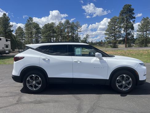 Used 2023 Chevrolet Blazer LT image 8