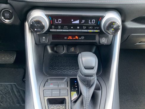 Used 2025 Toyota RAV4 XLE w/ Convenience Package FWD image 18