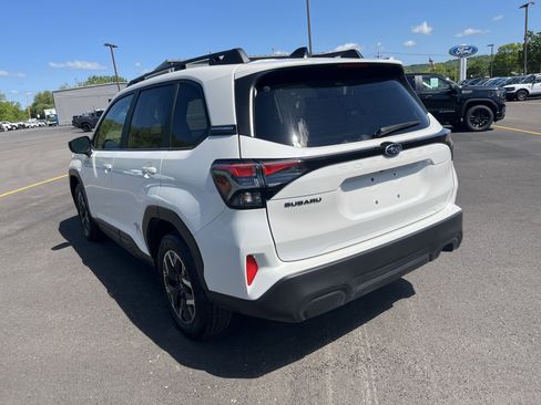 Used 2025 Subaru Forester Premium AWD/4WD image 8