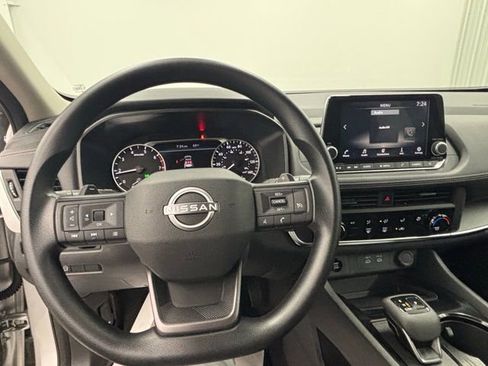 Used 2025 Nissan Rogue S FWD image 17