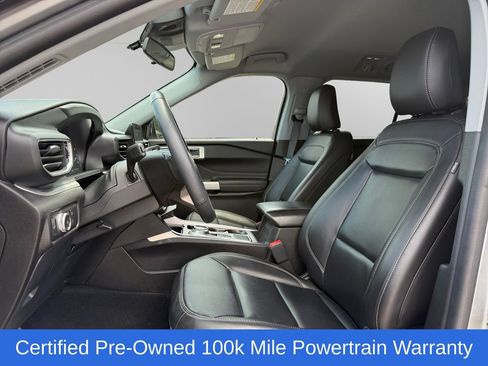 Certified 2022 Ford Explorer XLT w/ Equipment Group 202A RWD image 9