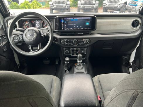 Used 2024 Jeep Wrangler Unlimited Sport AWD/4WD image 17