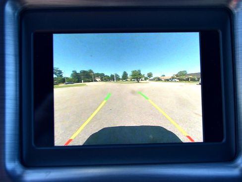 Used 2018 Dodge Challenger SXT image 8