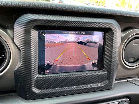 Used 2022 Jeep Gladiator Sport image 11