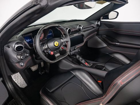 Used 2019 Ferrari Portofino RWD image 27