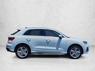 Used 2024 Audi Q3 2.0T Premium Plus w/ Premium Plus Package AWD/4WD video 3