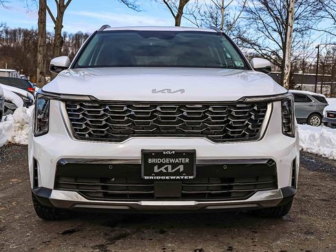Certified 2025 Kia Sorento S image 2