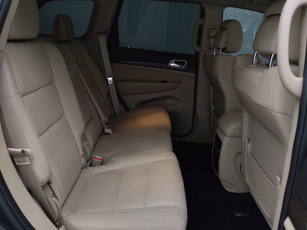 Used 2018 Jeep Grand Cherokee Laredo AWD/4WD image 19