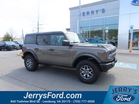 Used 2025 Ford Bronco Badlands image 1