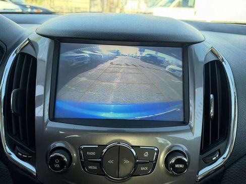 Used 2018 Chevrolet Cruze LT w/ Sun And Sound Package FWD image 25