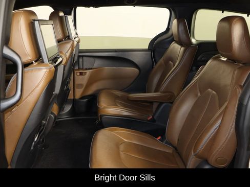 Used 2020 Chrysler Pacifica Limited w/ Advanced Safetytec Group image 17