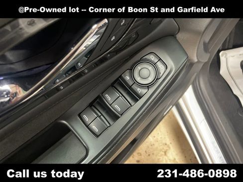 Used 2023 Chevrolet Traverse High Country AWD/4WD image 16