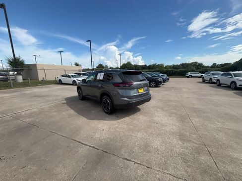 Used 2025 Nissan Rogue SV AWD/4WD image 10