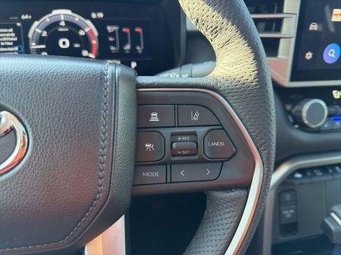 Used 2025 Toyota Tundra Limited AWD/4WD image 27