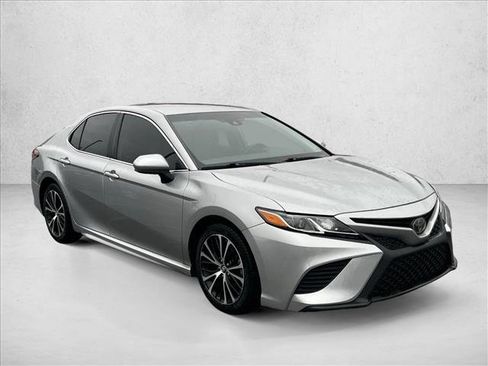 Used 2019 Toyota Camry SE image 3
