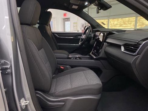 Used 2025 GMC Acadia Elevation image 20