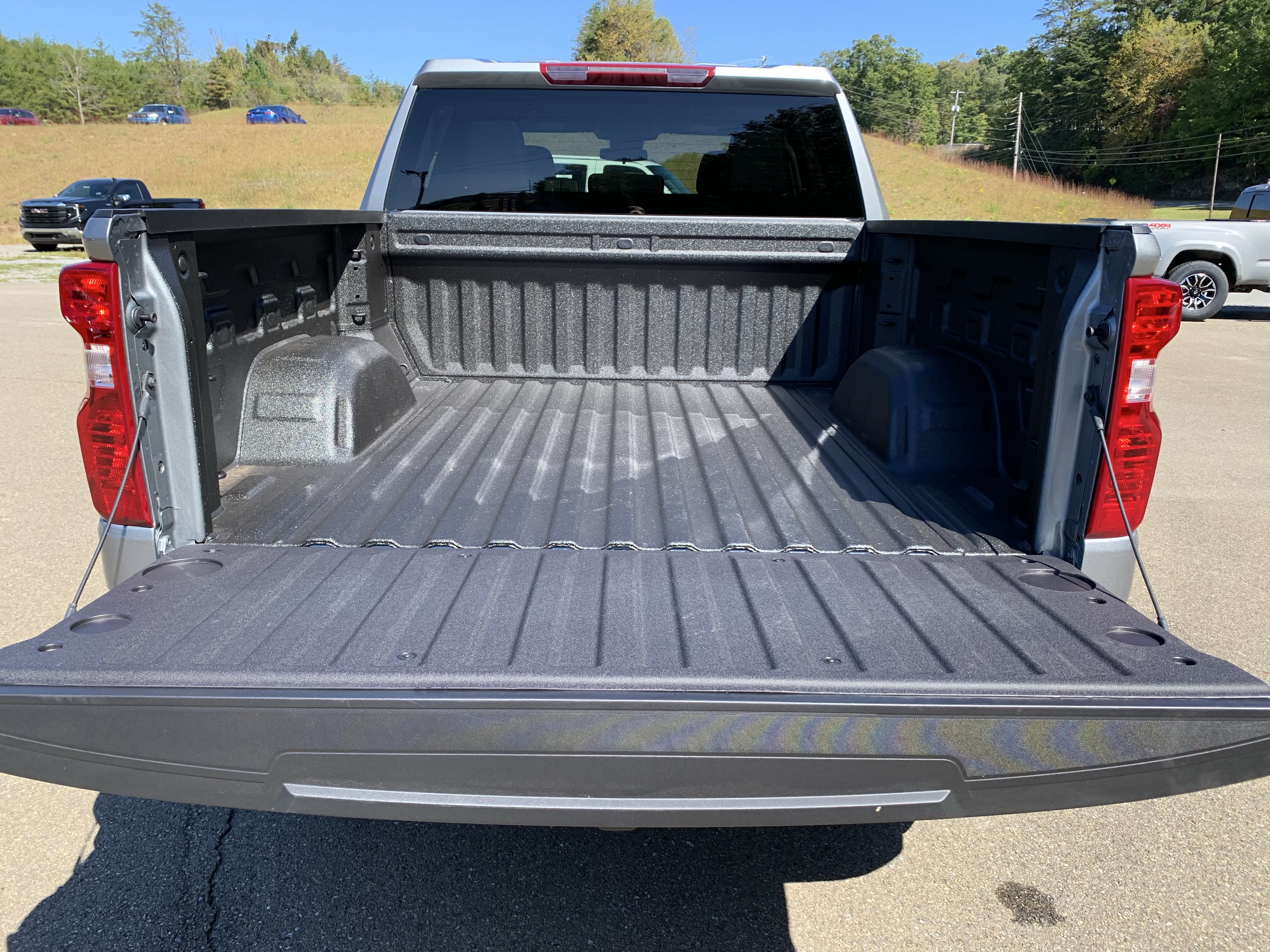 New 2026 Chevrolet Silverado 1500 Custom w/ Turbomax Blackout Package AWD/4WD image 19