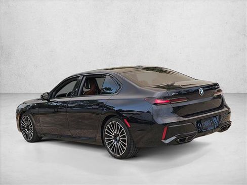 Used 2024 BMW 760i xDrive w/ Luxury Rear Seating Package AWD/4WD image 7