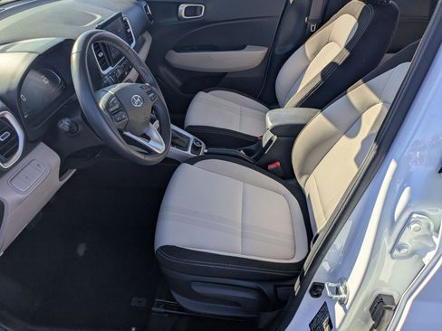Used 2024 Hyundai Venue SEL image 13