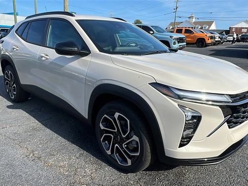 New 2026 Chevrolet Trax RS w/ Driver Confidence Package image 3