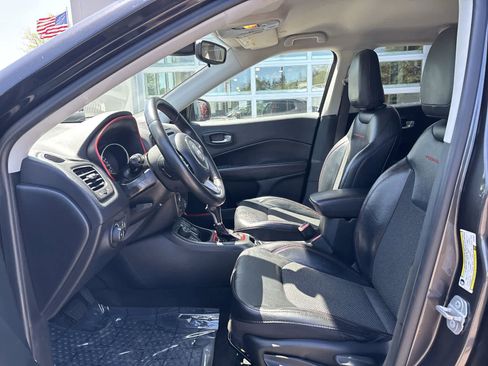 Used 2019 Jeep Compass Trailhawk AWD/4WD image 7