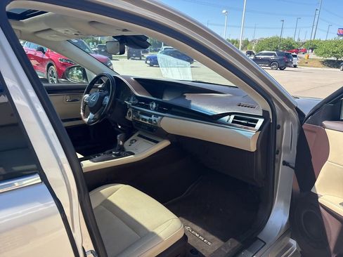 Used 2018 Lexus ES 350 w/ Premier Package FWD image 26