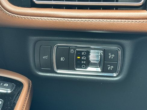 Used 2023 Lincoln Aviator Reserve w/ Equipment Group 201A RWD image 34