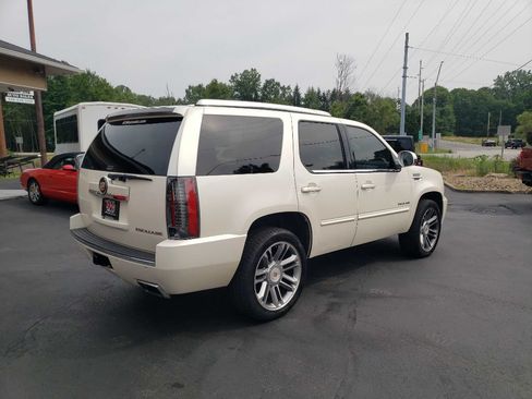 Used 2014 Cadillac Escalade Premium AWD/4WD image 7