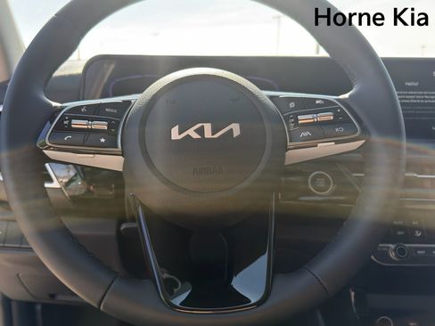 New 2026 Kia Seltos S FWD image 12