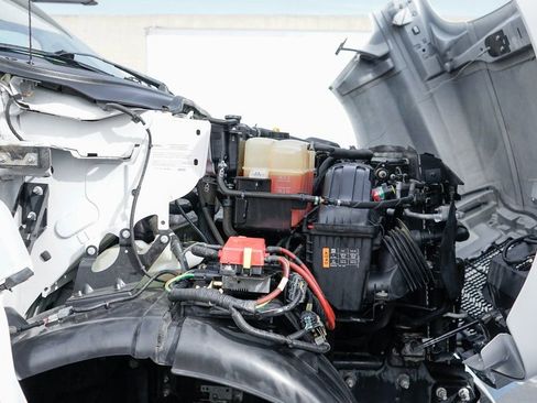Used 2016 Ford F650 2WD Regular Cab Super Duty image 17